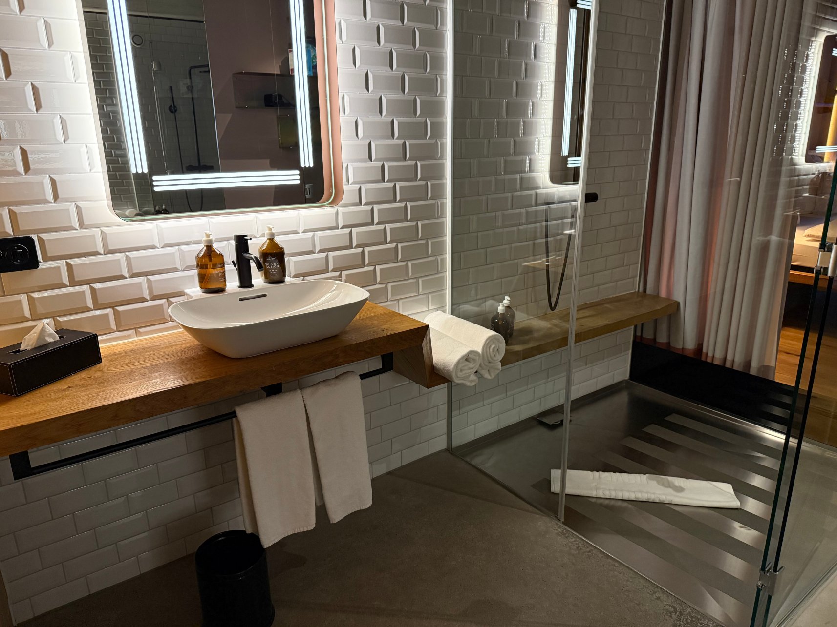 苏黎世朗斯特拉斯 25 小时酒店-浴室