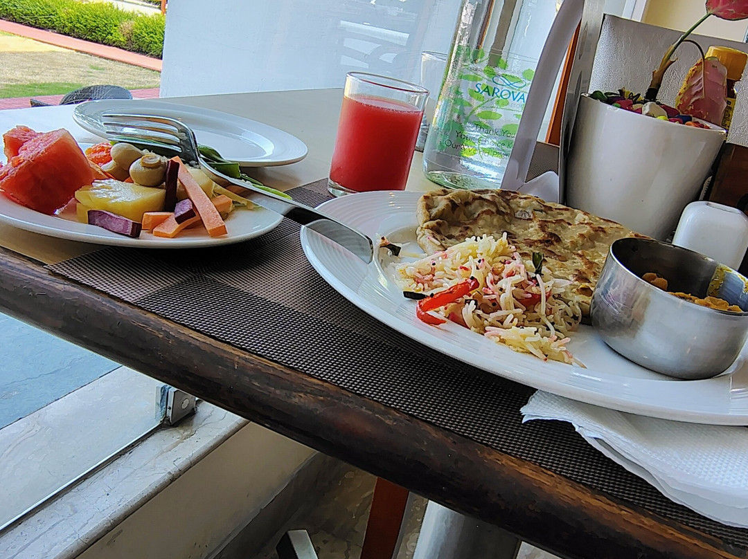 Royal Sarovar Portico主图