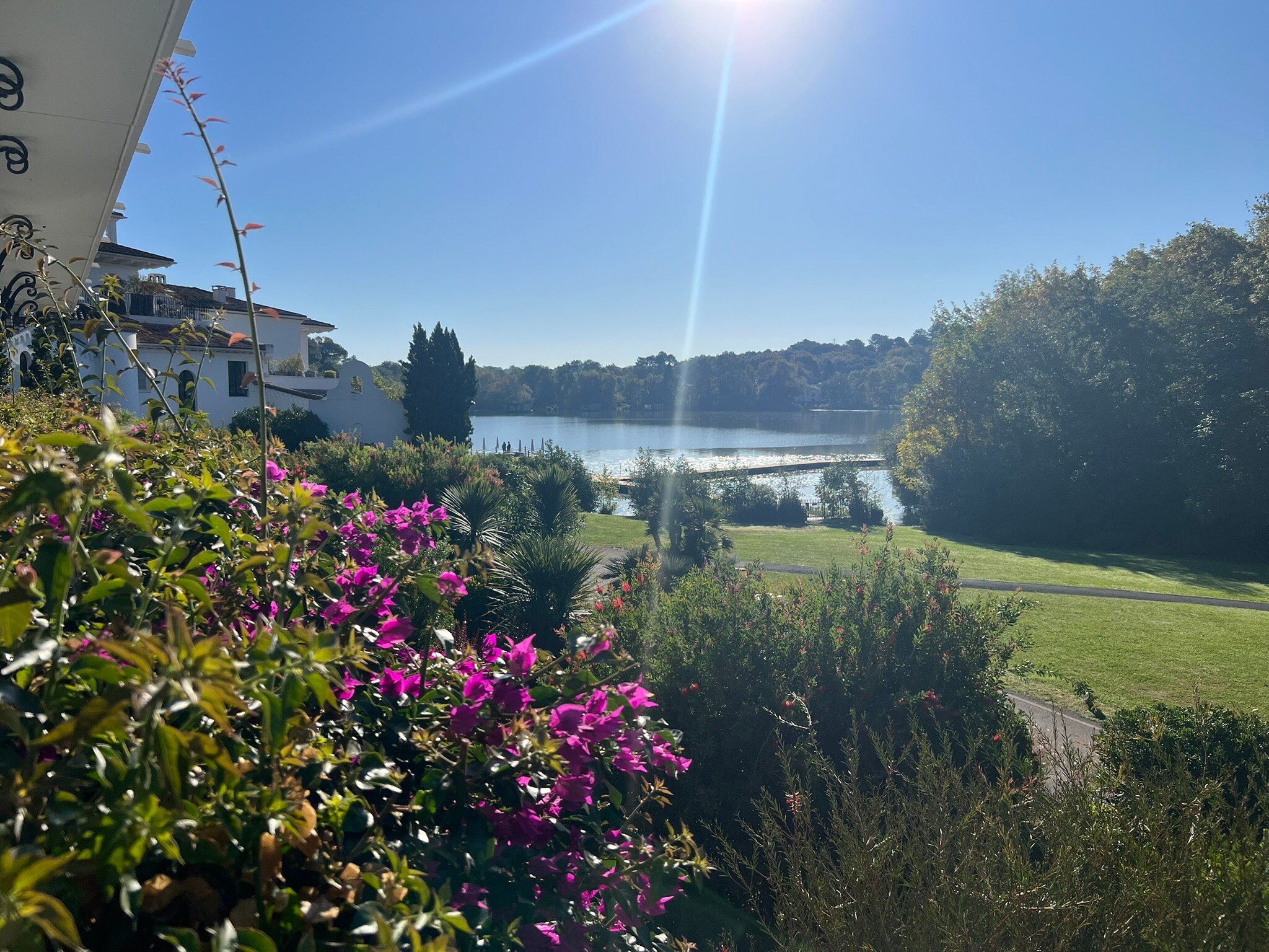 Brindos, Lac & Château-官方