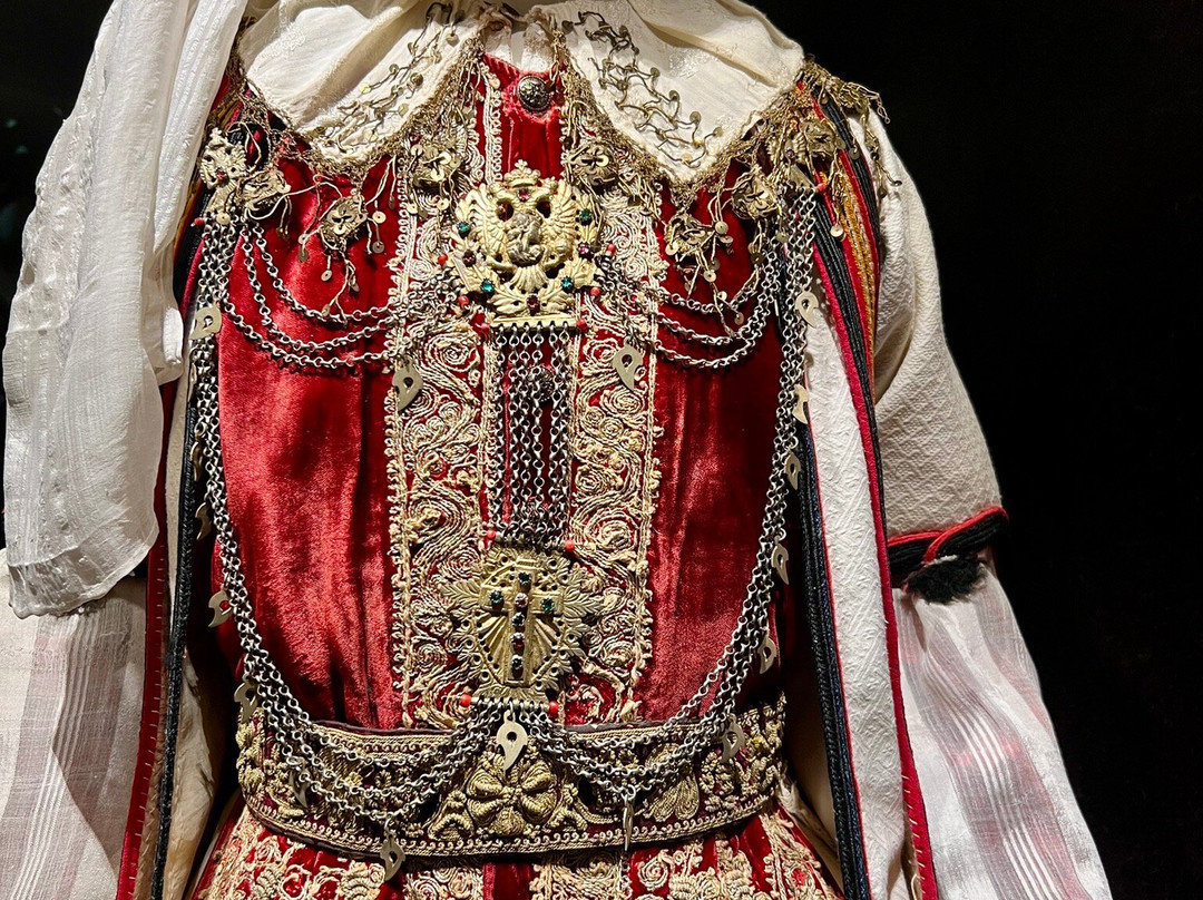 Victoria G. Karelias Collection of Greek Traditional Costumes-卡拉马塔必去景点