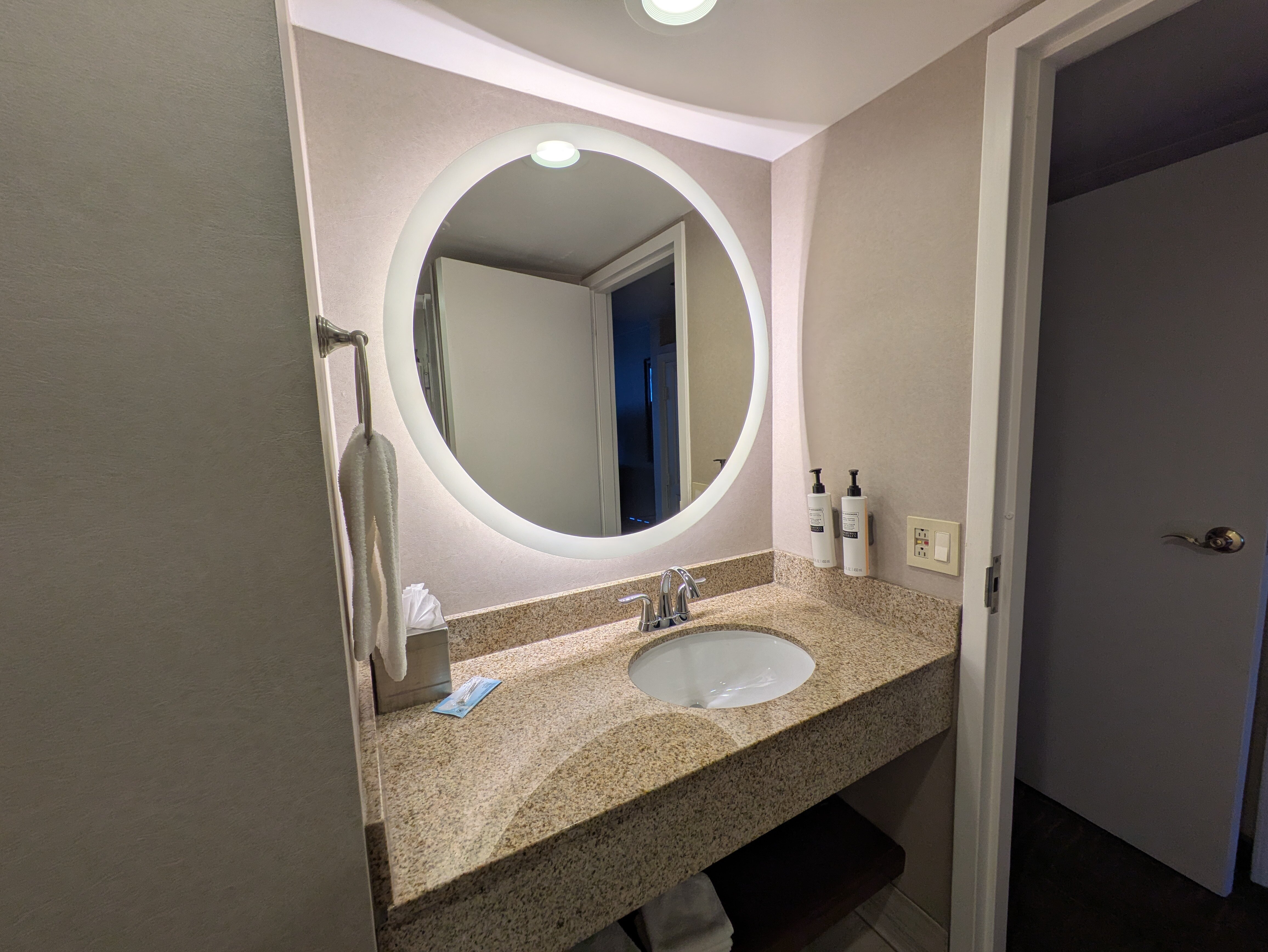 Embassy Suites by Hilton Lexington Green-浴室