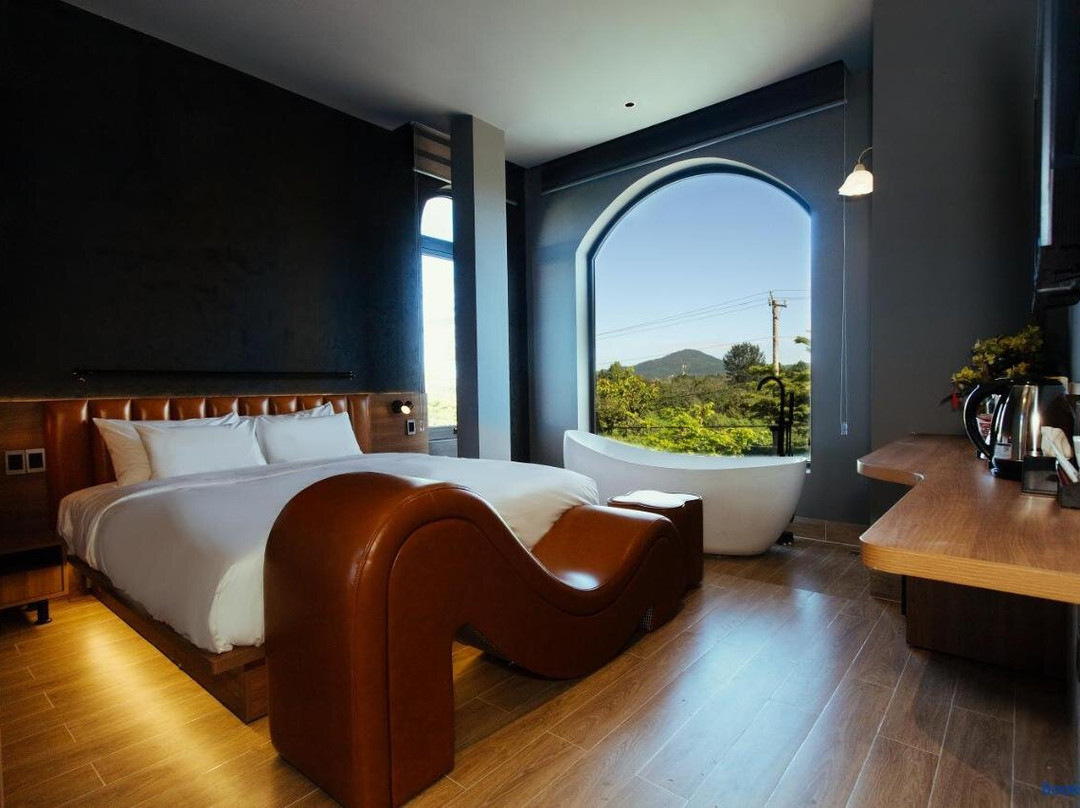 One and Only Hotel - Duc Trong