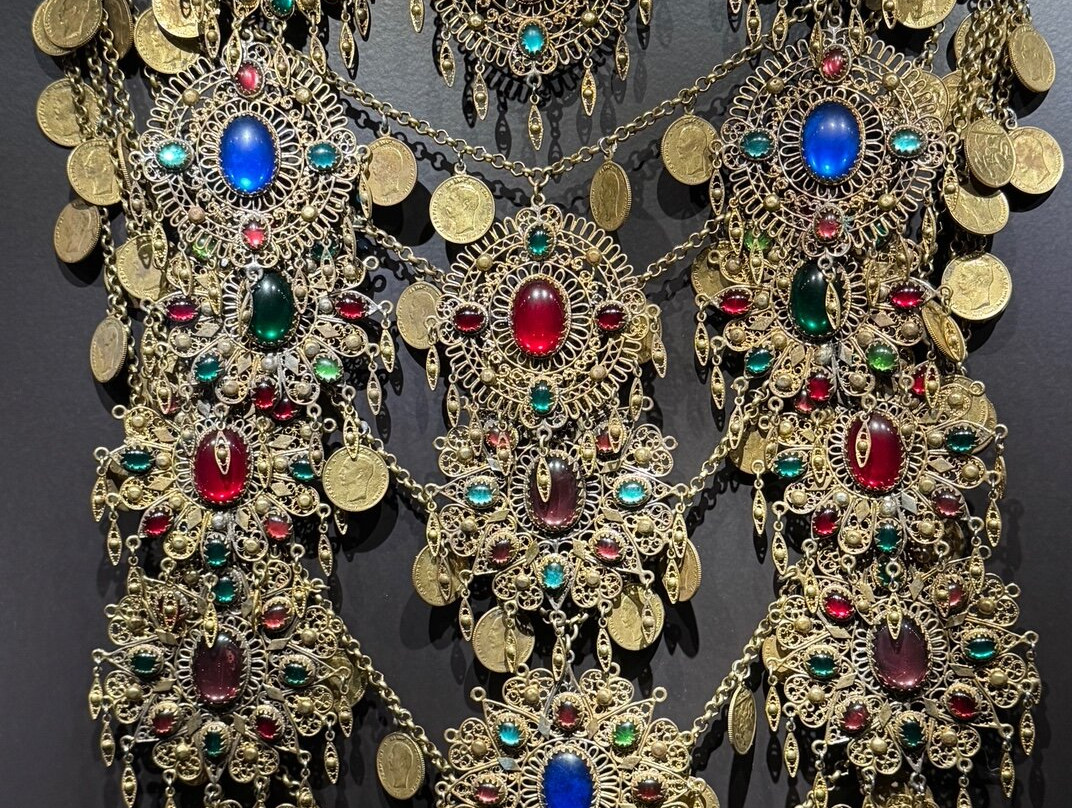 Victoria G. Karelias Collection of Greek Traditional Costumes-卡拉马塔必去景点