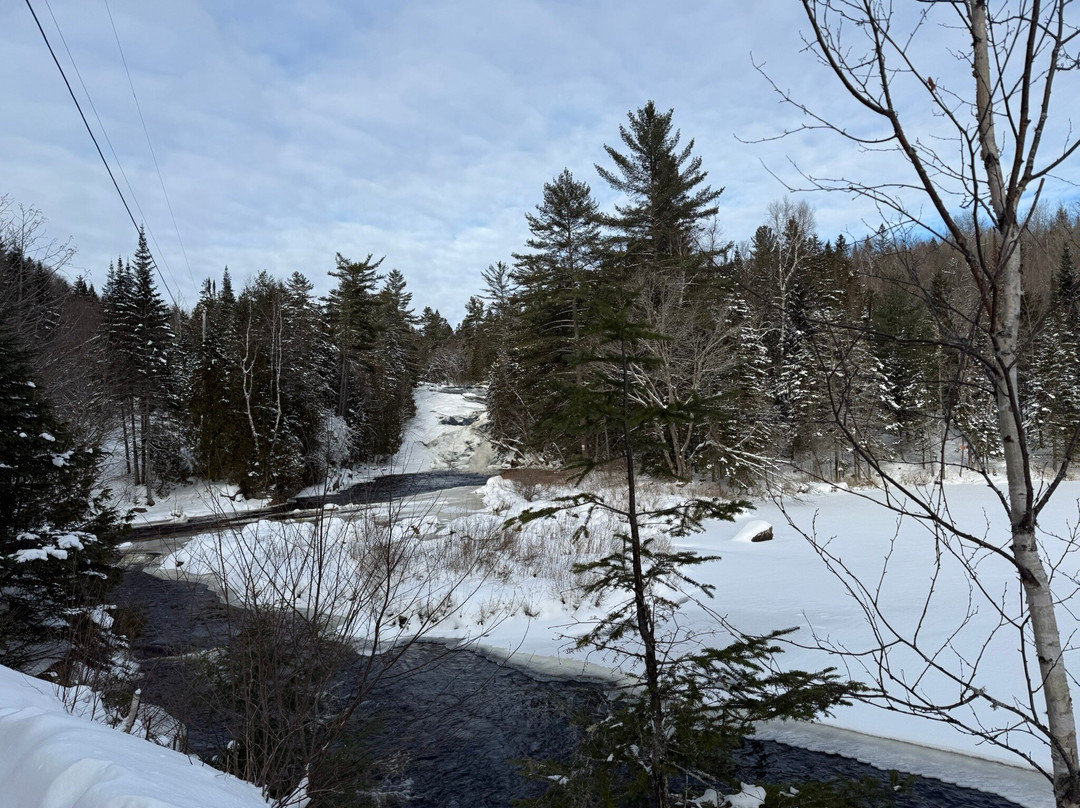 Parc des Chutes de Sainte-Ursule-Sainte-Ursule必去景点