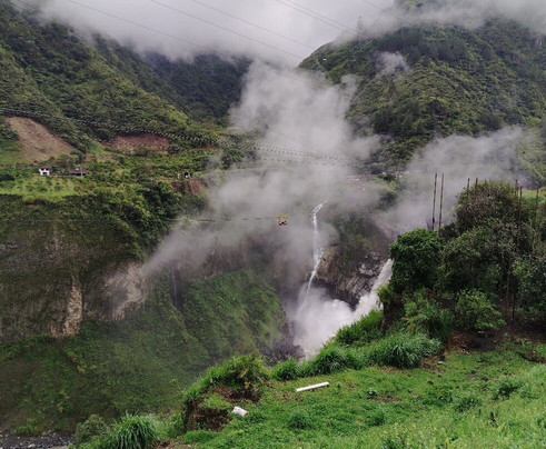 Cascada el Manto de la Novia-巴尼奥斯必去景点