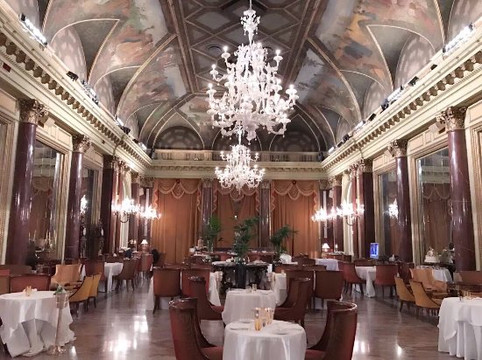 罗马瑞吉酒店主图