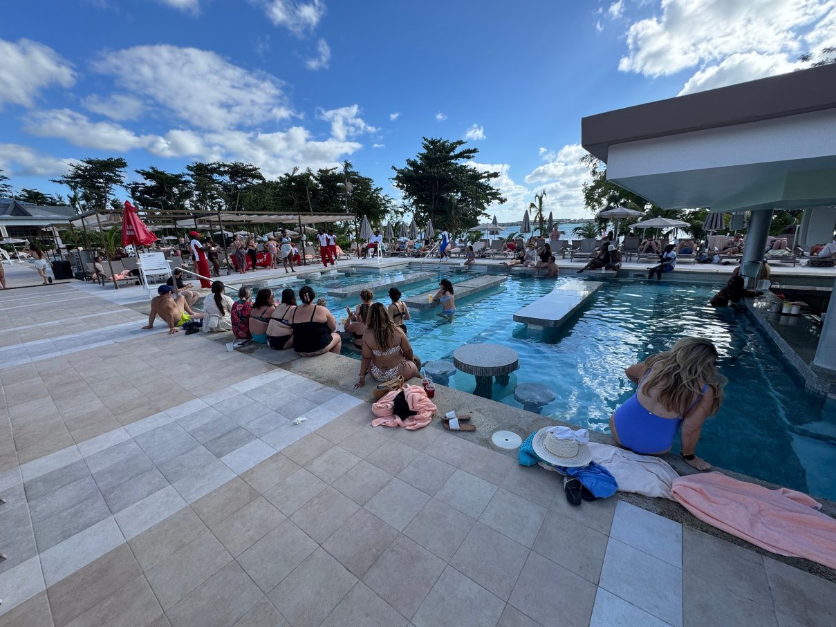 尼哥瑞尔全包悦宜湾酒店-泳池