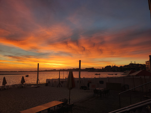 Triumph White Sands主图