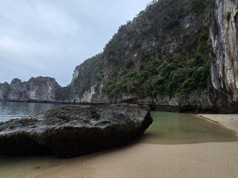 Elite of the Seas-下龙湾必去景点
