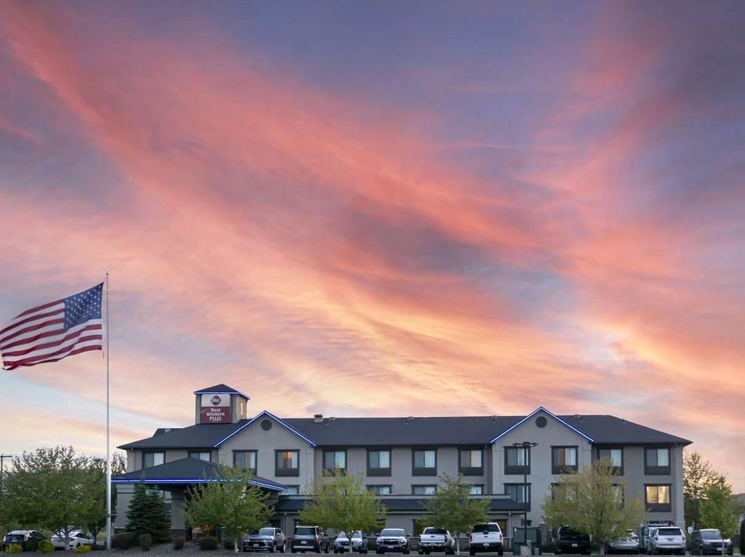 林肯贝斯特韦斯特优质套房酒店主图