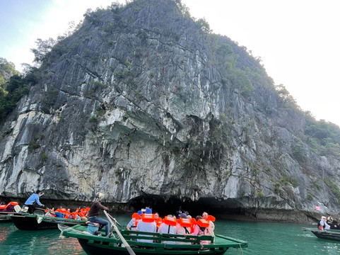 Erina Cruise-下龙湾必去景点