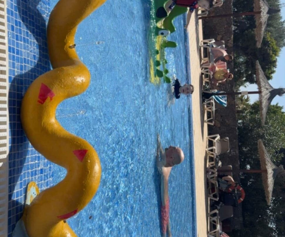 厄尔巴卡洛塔海滩度假酒店&会议中心主图