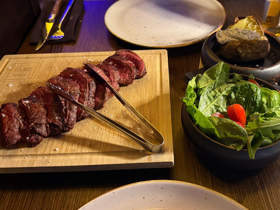 华沙餐馆和美食-Prime Cut & Cigar Room