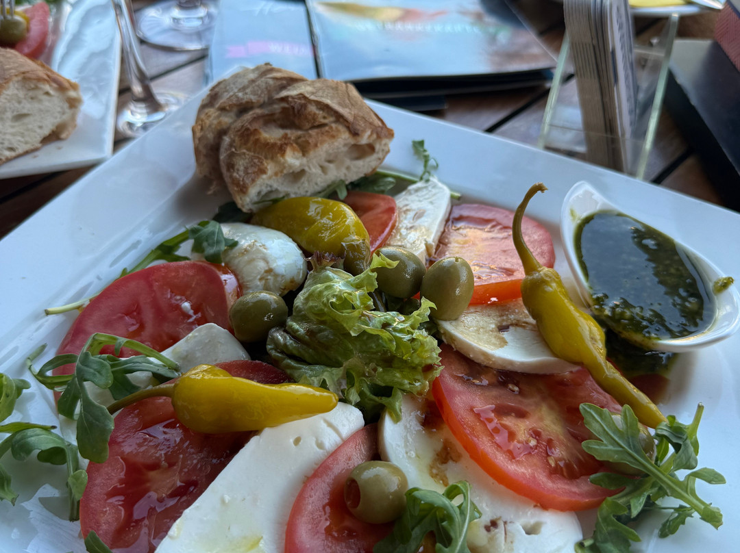 Cafe & Bistro Hemingway