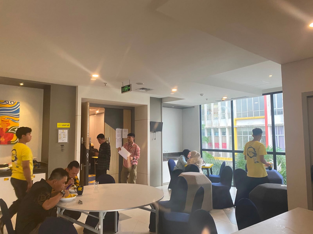 耶洛酒店詹比主图
