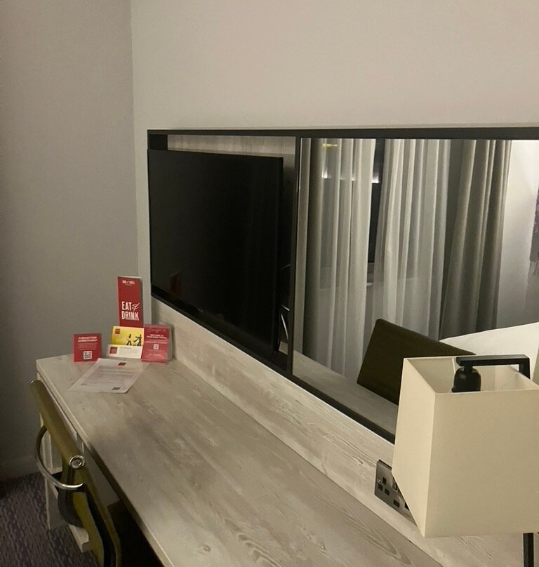 埃克塞特莱昂纳多酒店主图