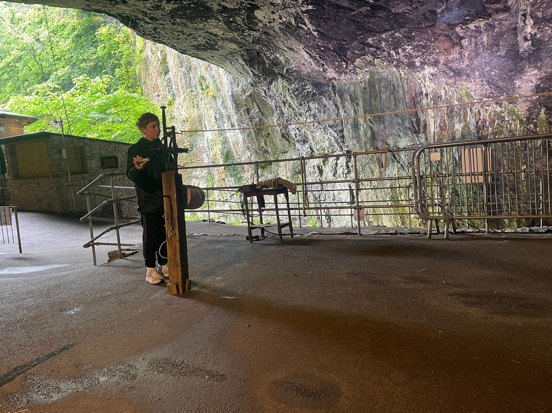 Peak Cavern-Castleton必去景点