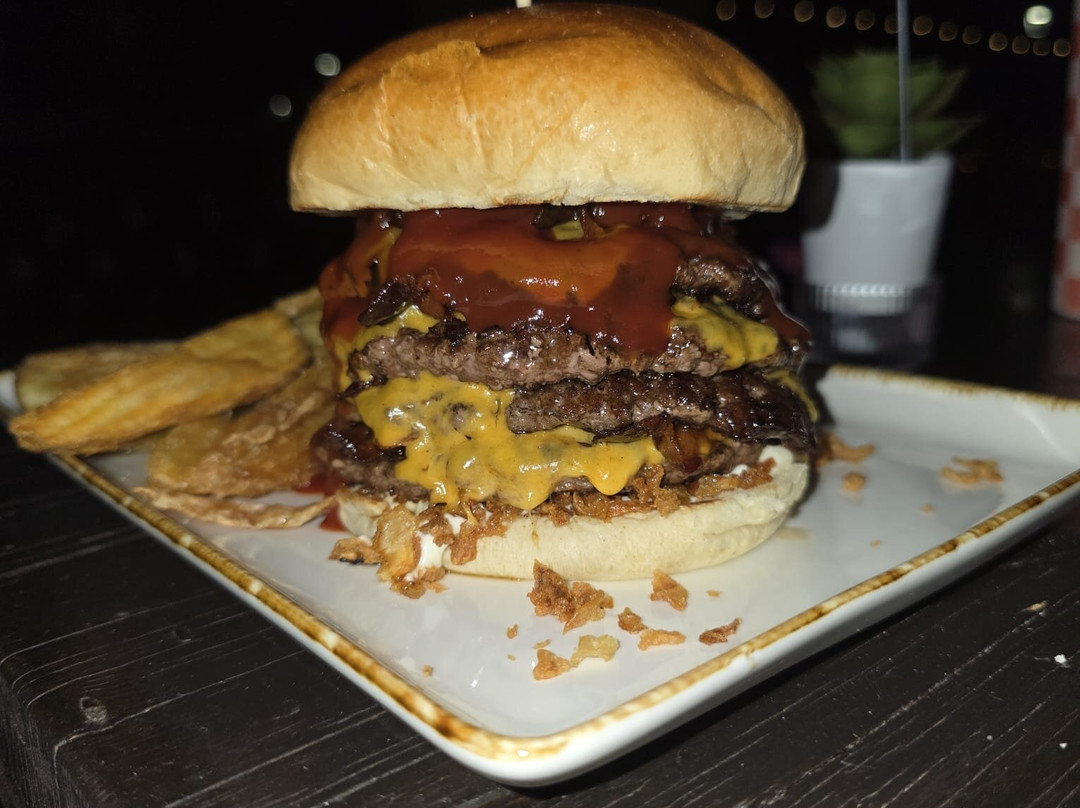Dresano餐馆和美食-Loggia Music Club - Hamburgeria, Pinseria, Pub & Birreria