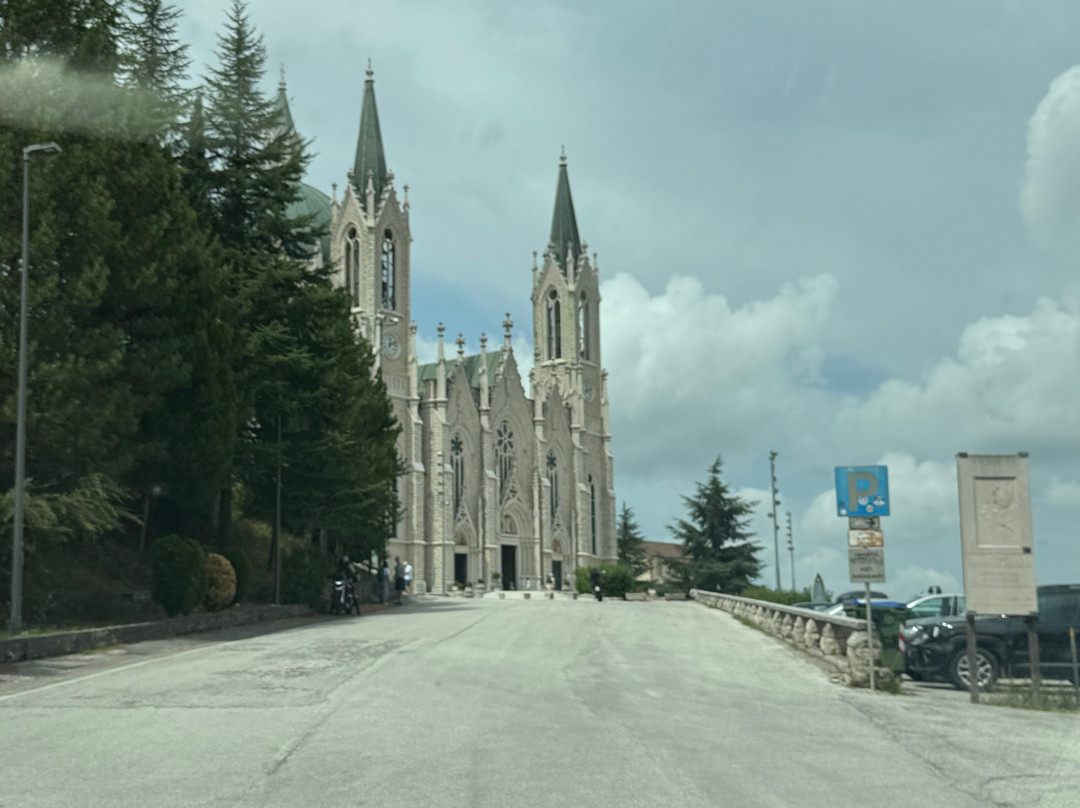 Basilica of Our Lady of Sorrows - Castelpetroso Sanctuary-Castelpetroso必去景点