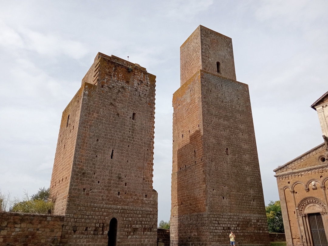 Torri Basilica di San Pietro Tuscania
