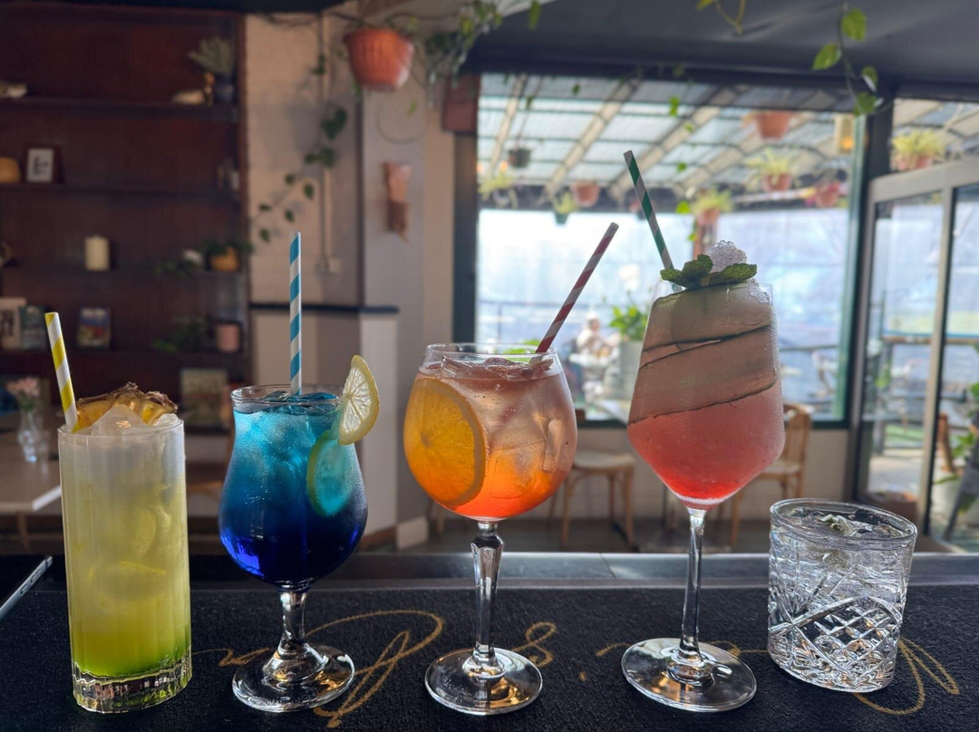 The Elegance Lounge Seafood Bar & Grill