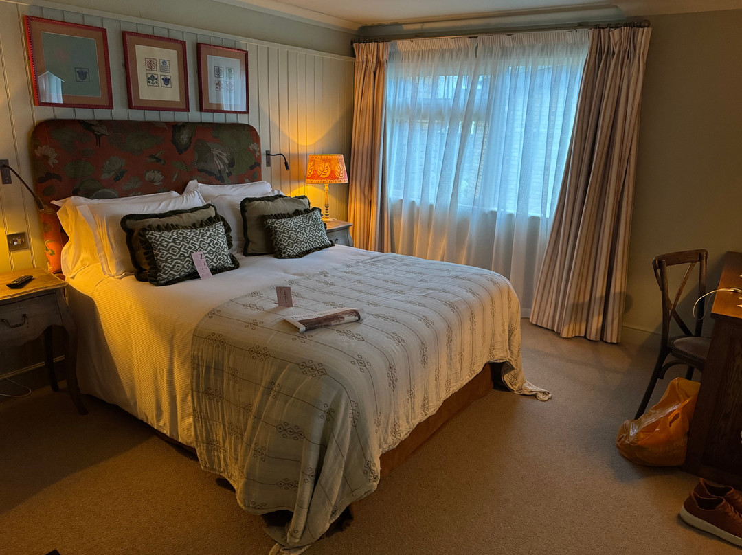 The Potter's Heron, A Heartwood Inn