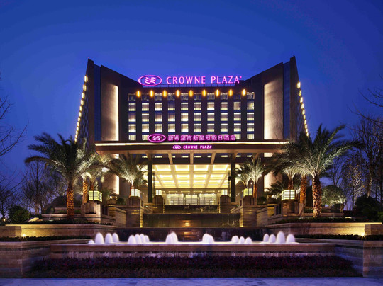 成都新希望高新皇冠假日酒店主图