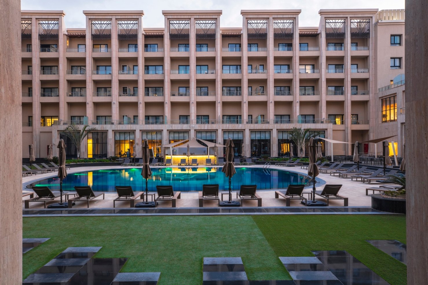 Triumph Luxury Hotel-官方