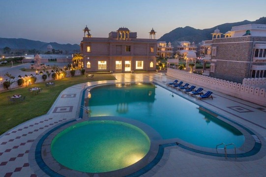 Village Hokra酒店住宿-Bhanwar Singh Palace