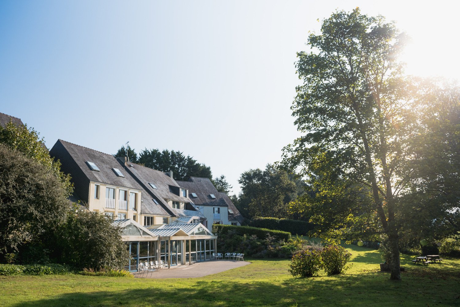 Logis Latitude Ouest Hôtel Rest. & Spa-官方
