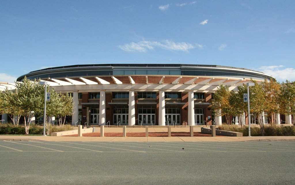 夏洛特维尔大学希尔顿恒庭旅馆&套房酒店主图