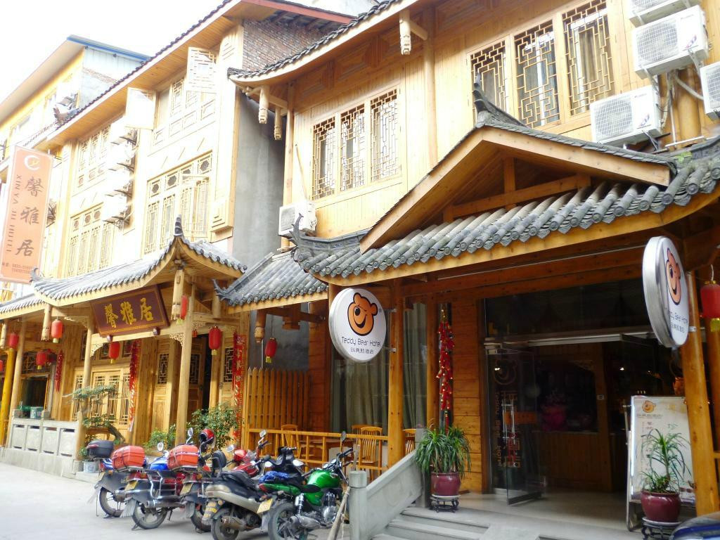 玩具熊酒店主图