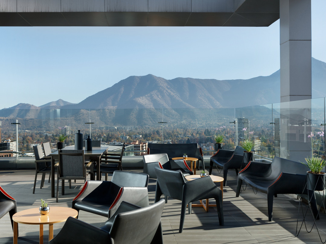 Courtyard by Marriott Santiago Las Condes主图