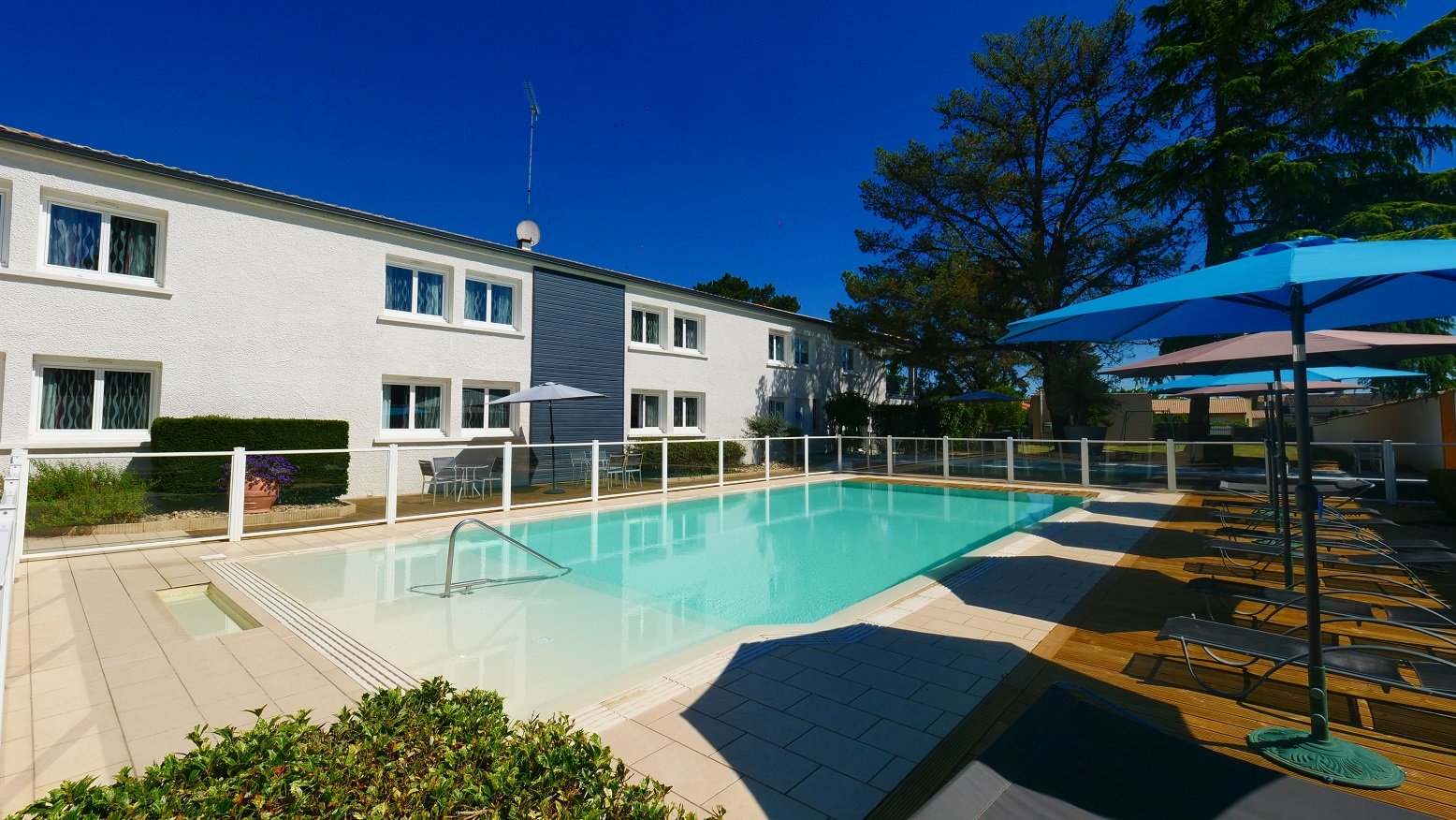 Logis Hôtel le Capricorne-官方