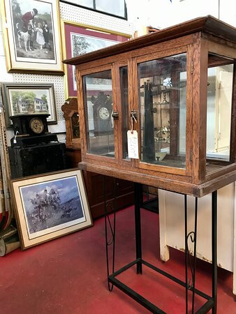 Alpha and Omega Antique Mall-韦恩斯伯勒必去景点