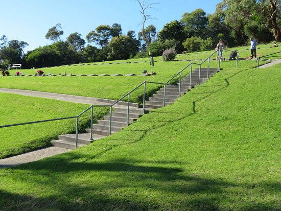 Dromana Cemetery景点图片