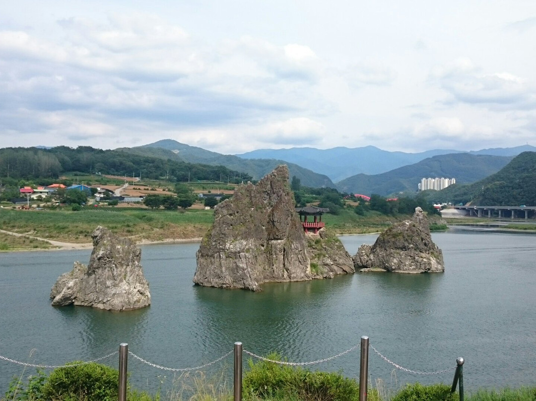 丹阳郡旅游景点-Dodamsambong Peaks