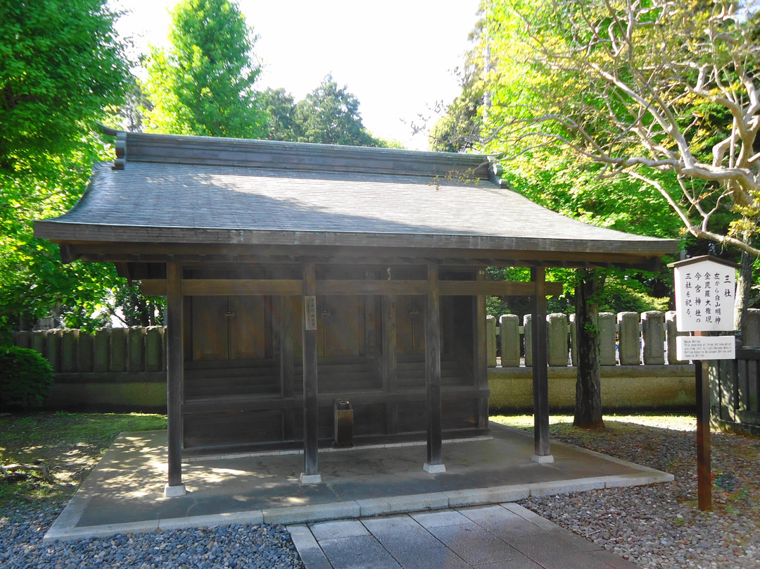 Sansha Shrine景点图片