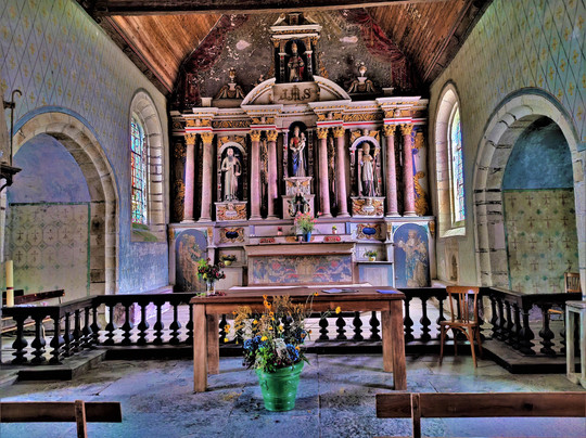 Fontaine Saint-élouan Et Sa Chapelle