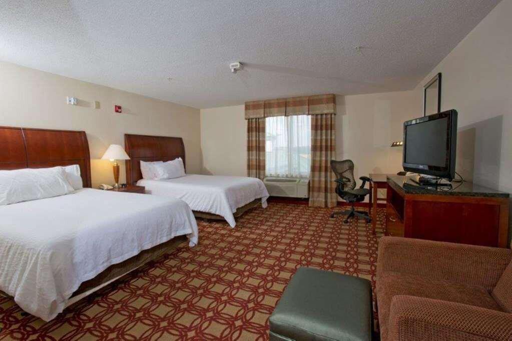 斯塔克维尔希尔顿花园酒店主图