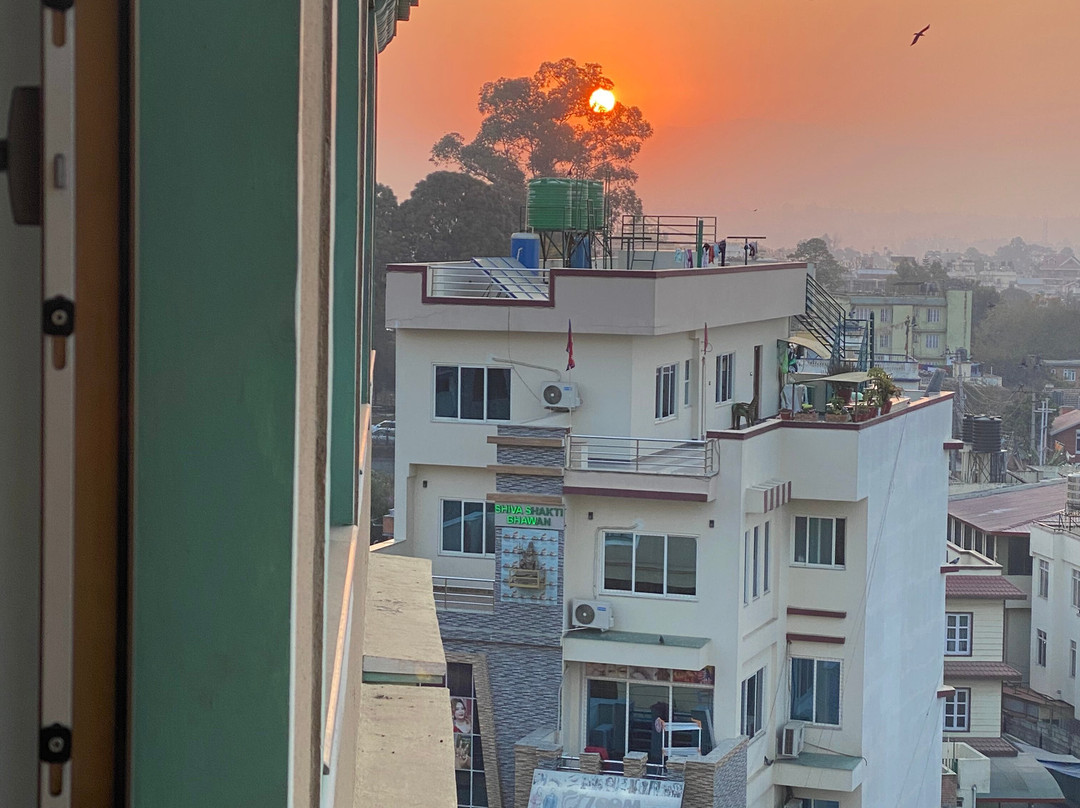 香巴拉酒店主图