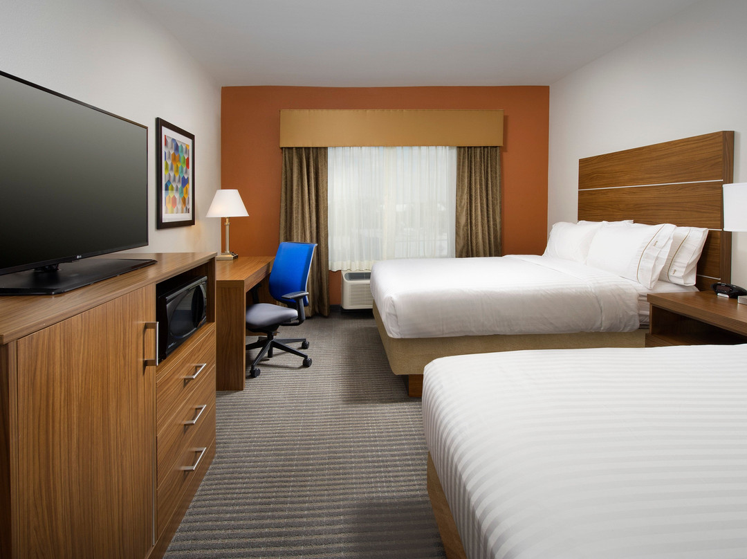 Holiday Inn Express & Suites Bay City By IHG主图