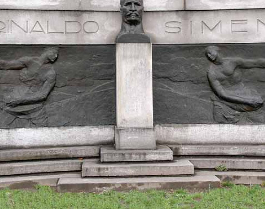 Monumento a Rinaldo Simen景点图片