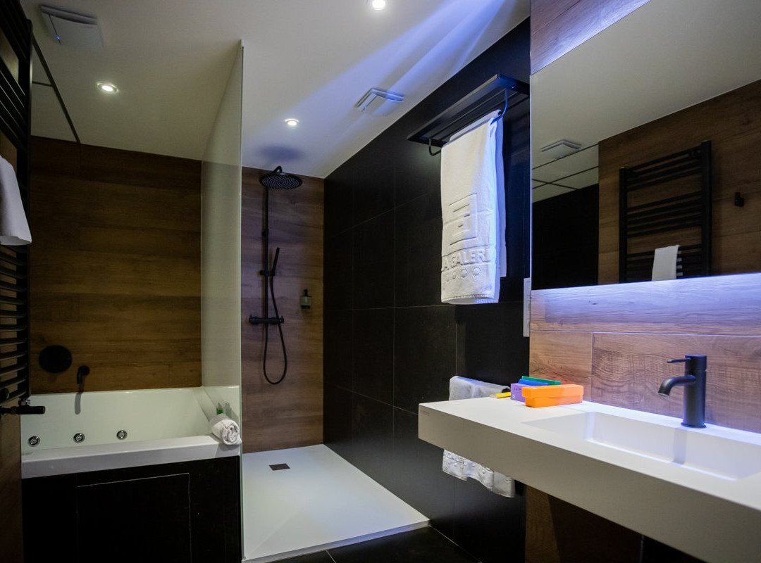 HQ La Galeria Hotel主图