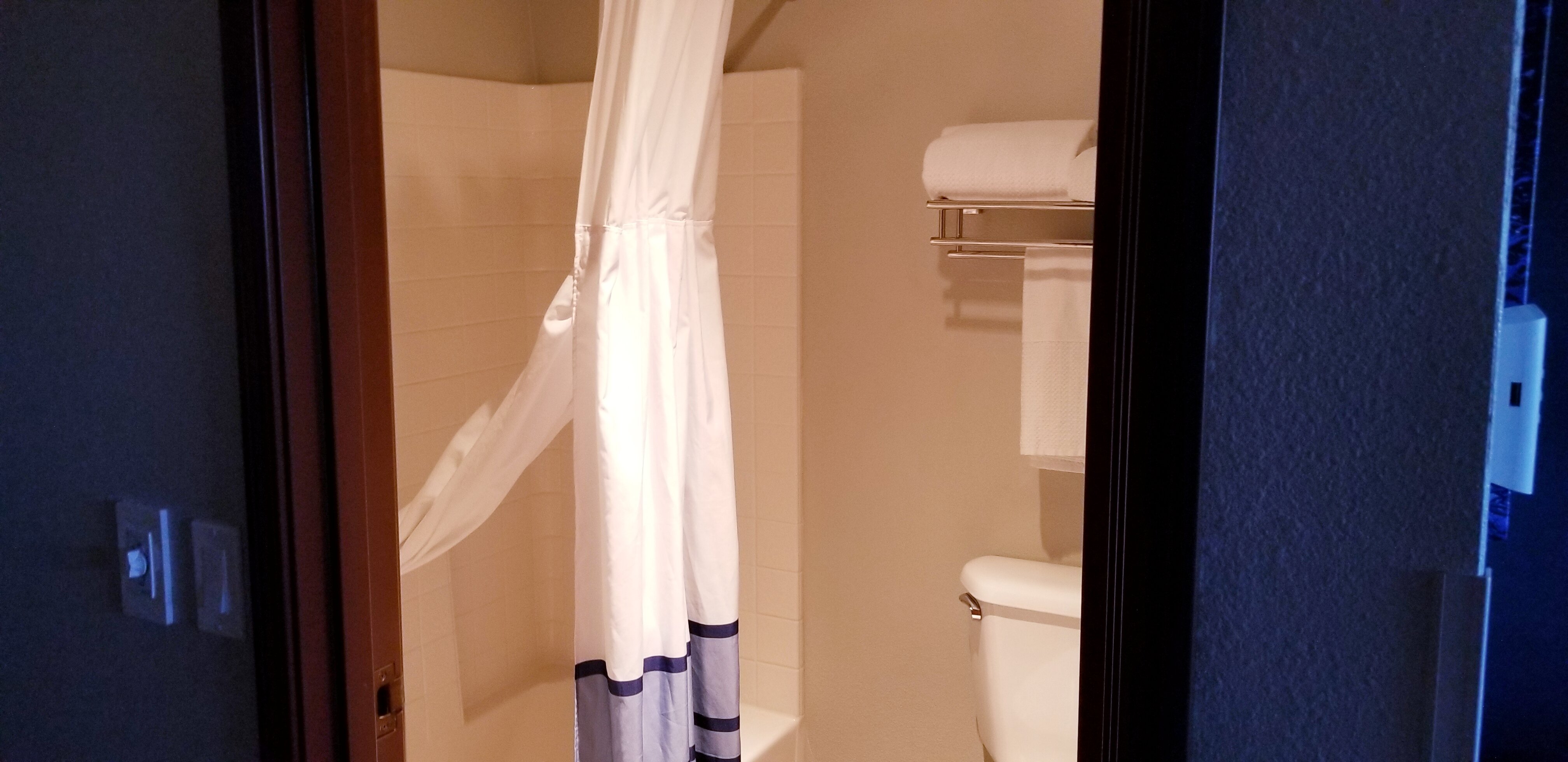 Wood River Inn & Suites-浴室