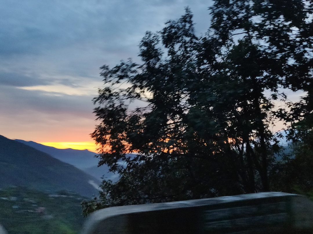 The Golden Peak Hotel主图