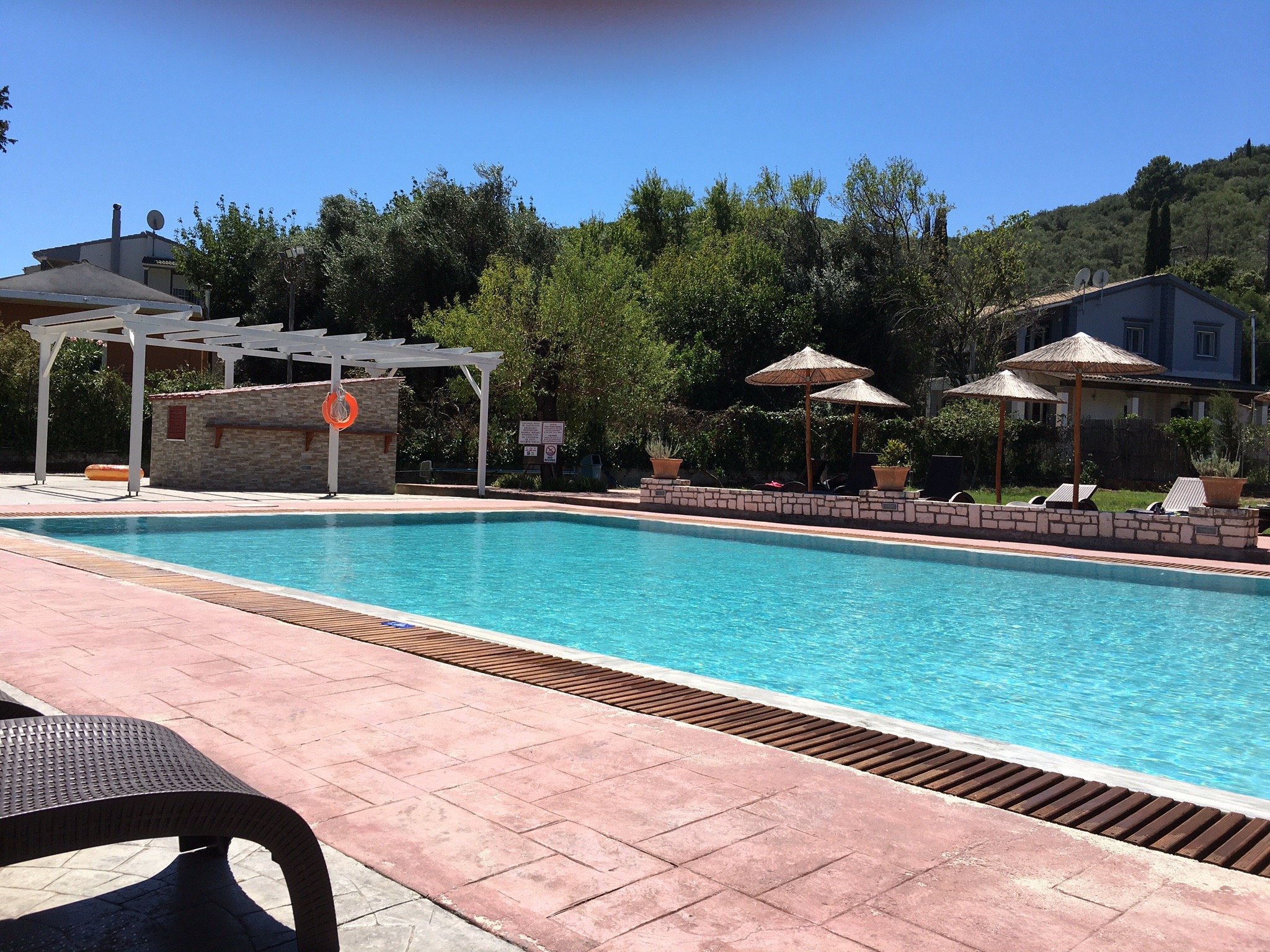 Frosini Gardens-泳池