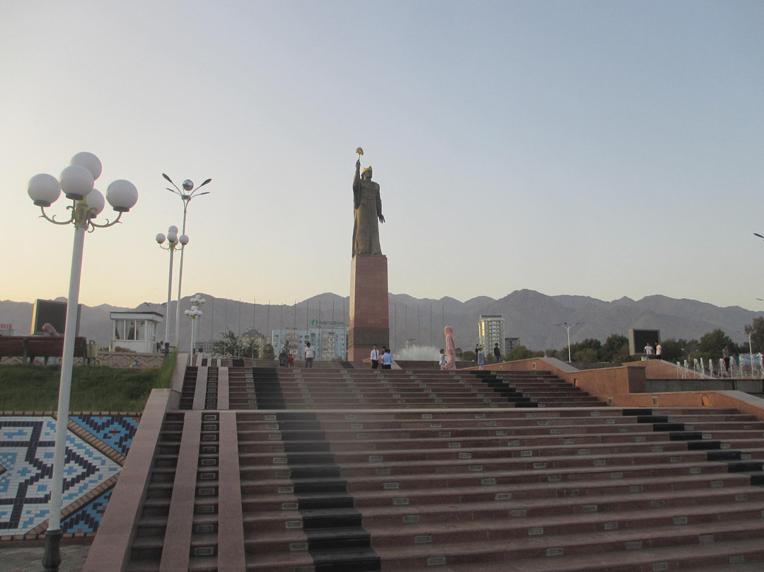 Monument to Ismoil Somoni景点图片