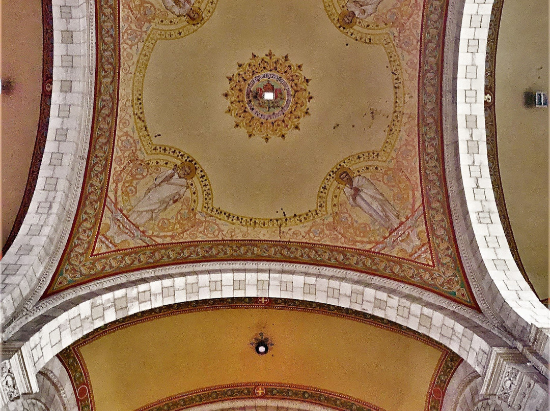 Eglise Paroissiale Sainte-radegonde-La Bruffiere必去景点