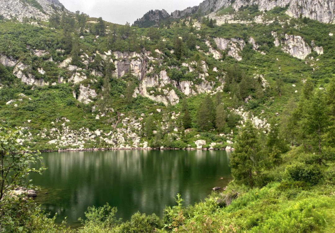 Lago di Vacarsa景点图片